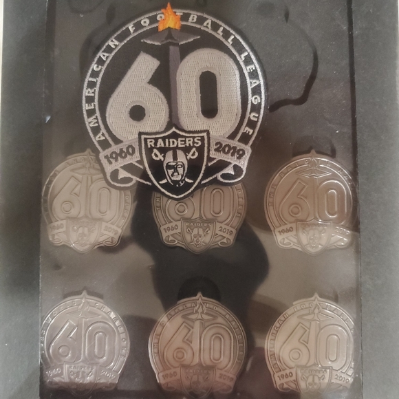 2019 Oakland Raiders 60th Anniversary Commemorative Coin and Sports Patch x 1. - Picture 9 of 9